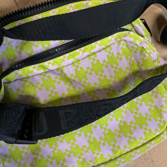 BAGGU Pistachio pixel Fanny pack new With Tags - Picture 4 of 7